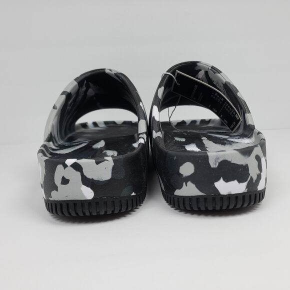 Sandals_&_Flip_Flops